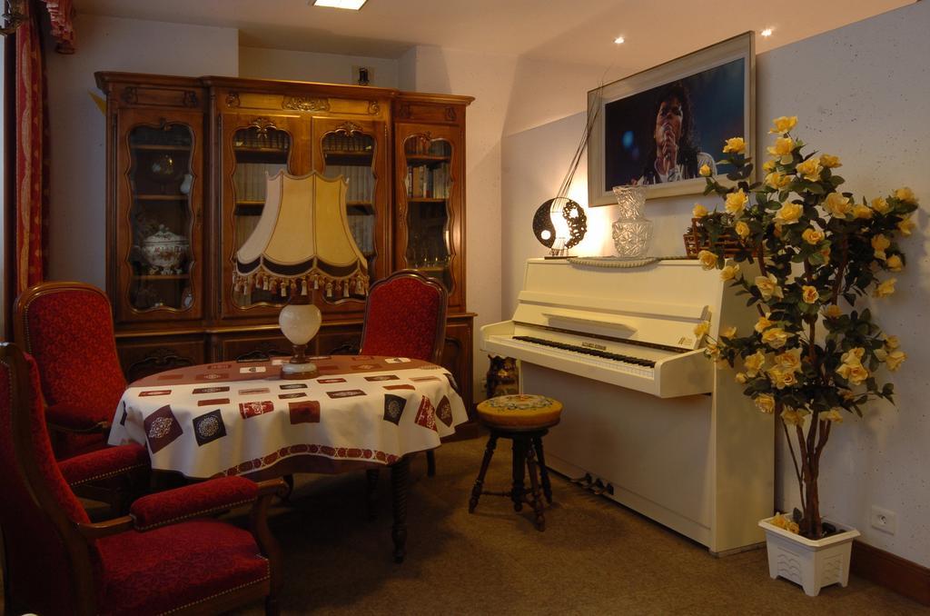 Hotel Du Lion D'Or Entraygues-sur-Truyère Rom bilde